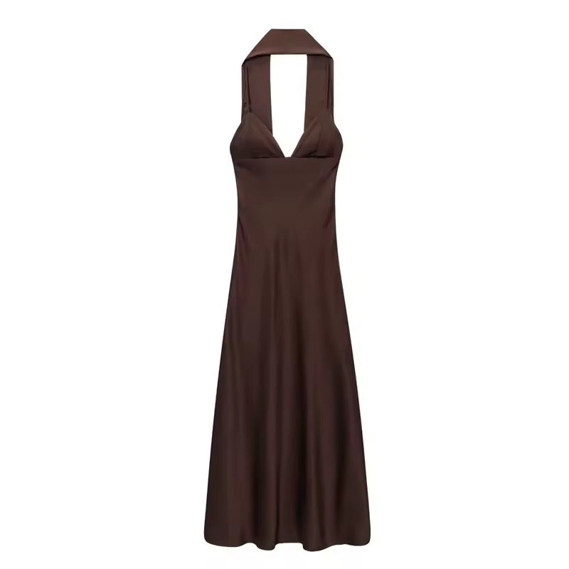 Vestido Largo Satinado con Cuello Halter y Espalda Descubierta