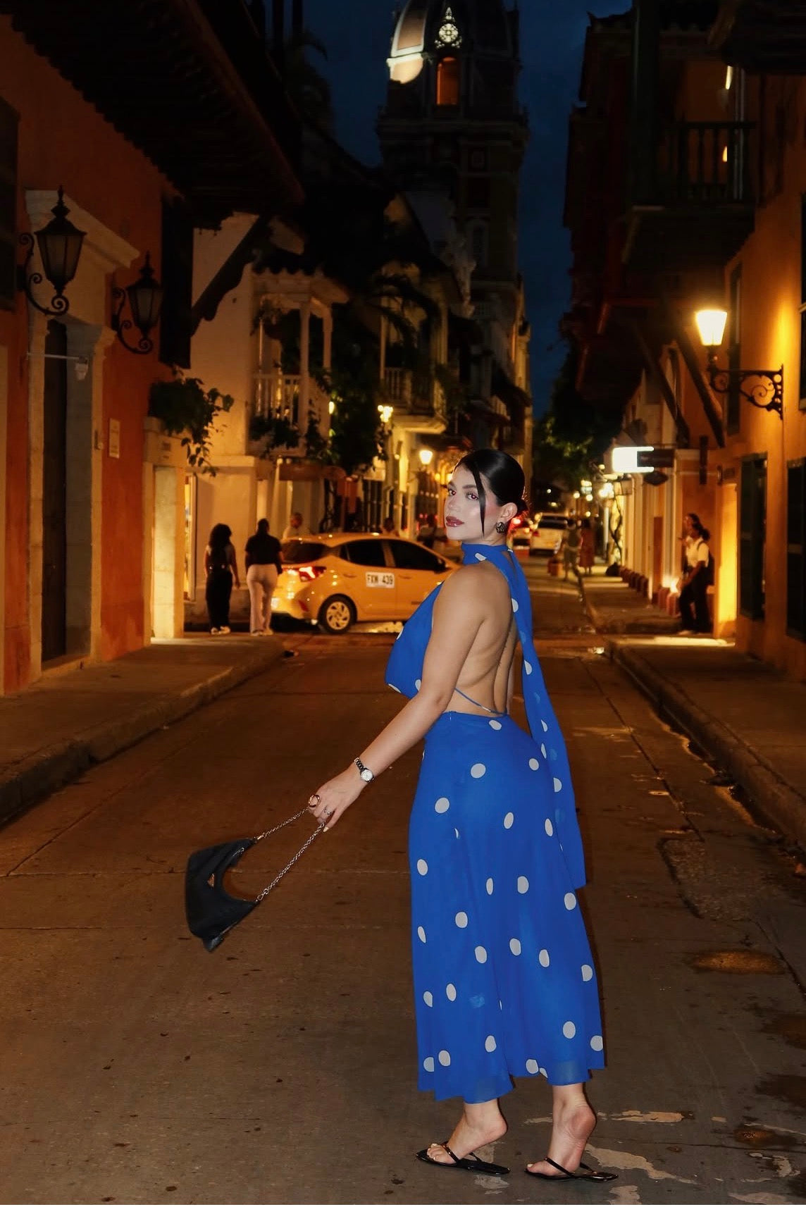 Vestido Midi de Lunares con Cuello Halter