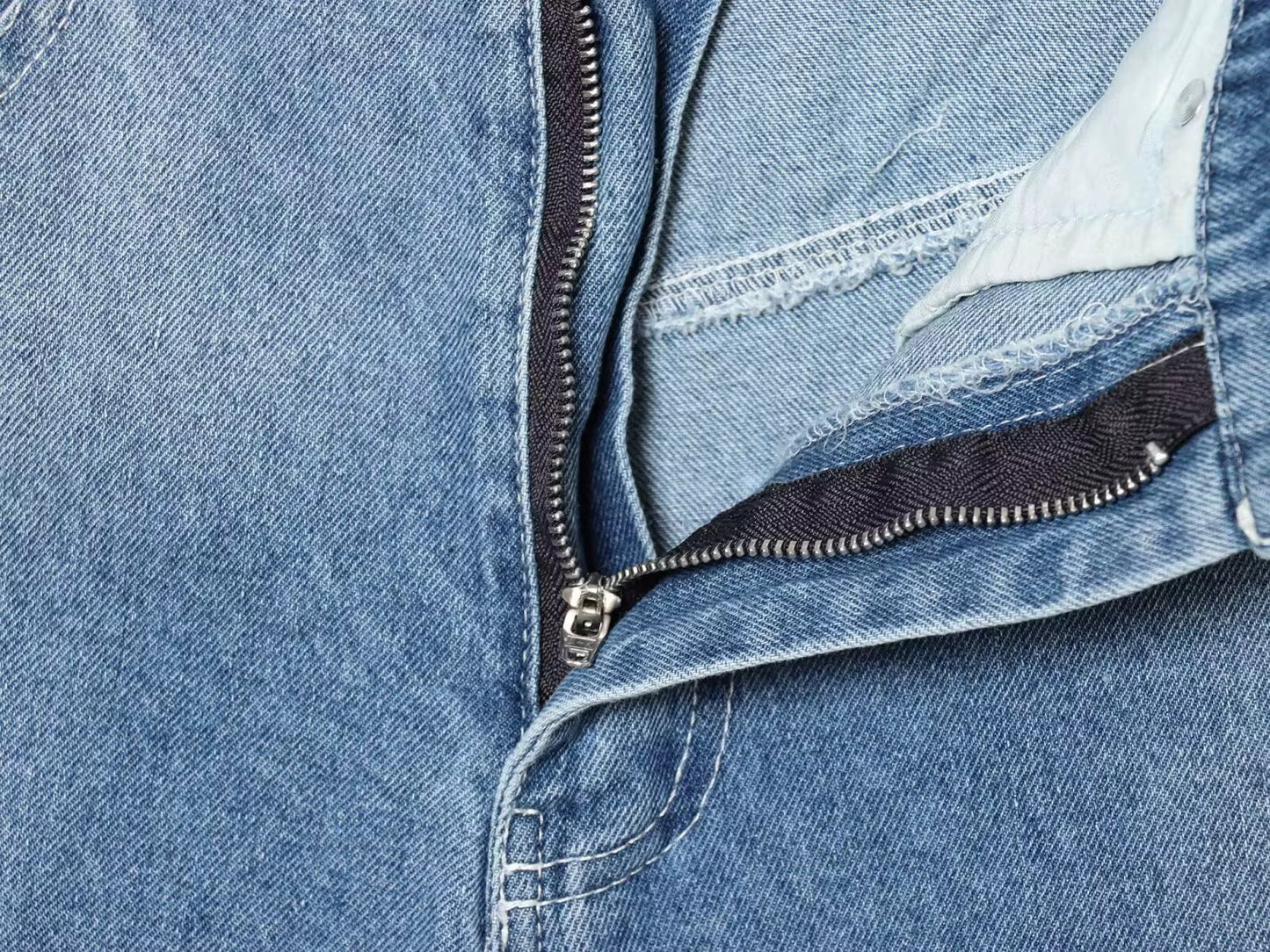 Bermuda Denim Ripped 02